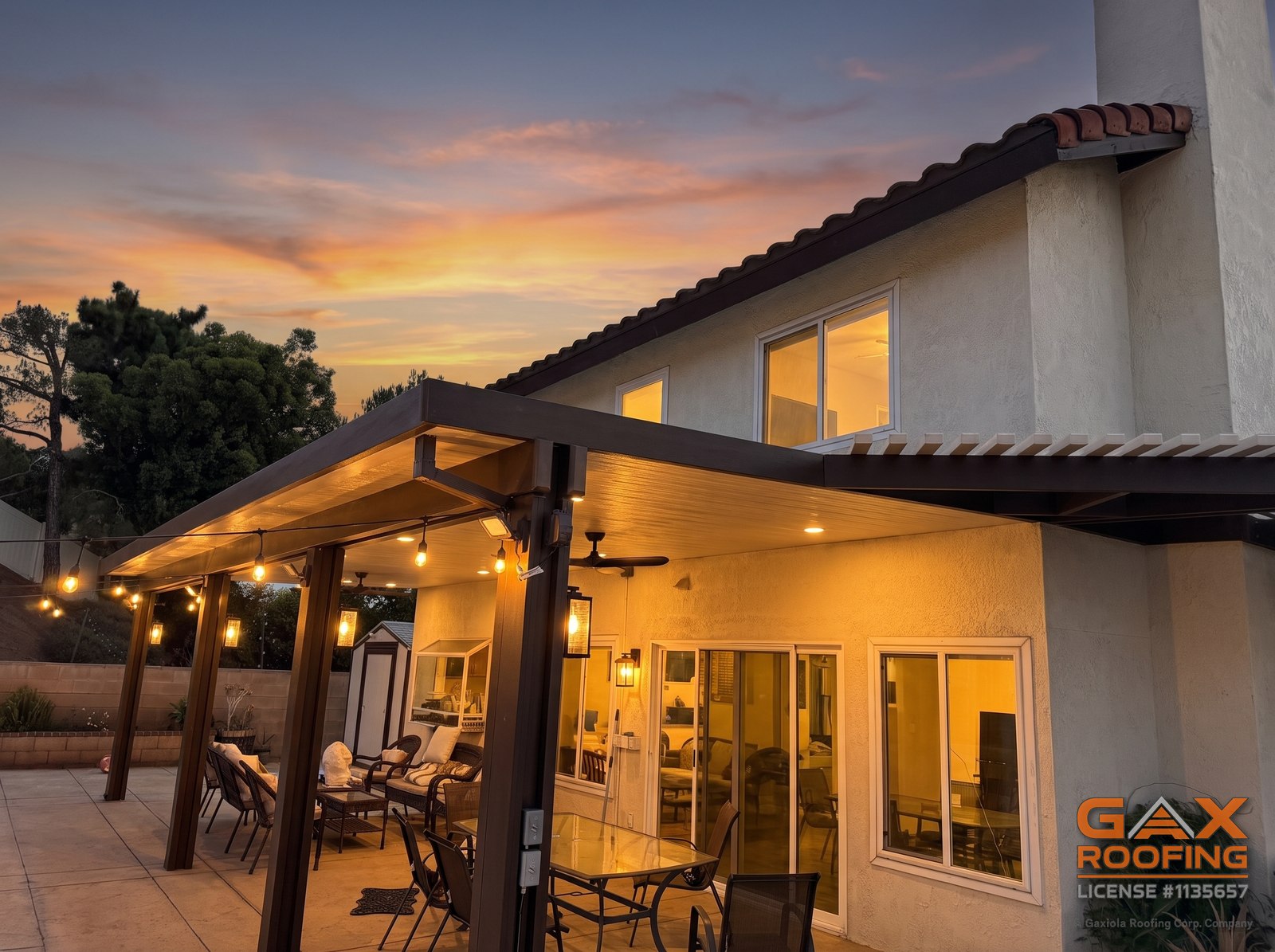 Cubierta de patio Alumawood con iluminaci&oacute;n instalada en Chino Hills, CA