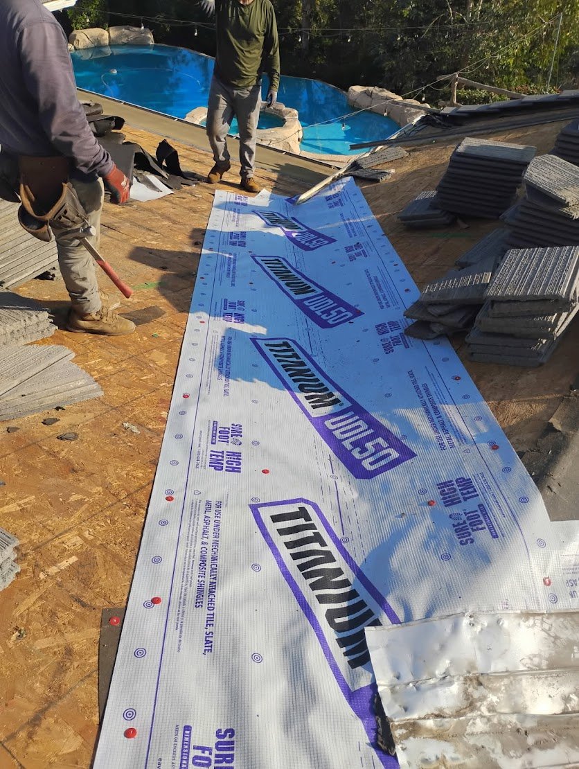 Roofing contractor in El Monte