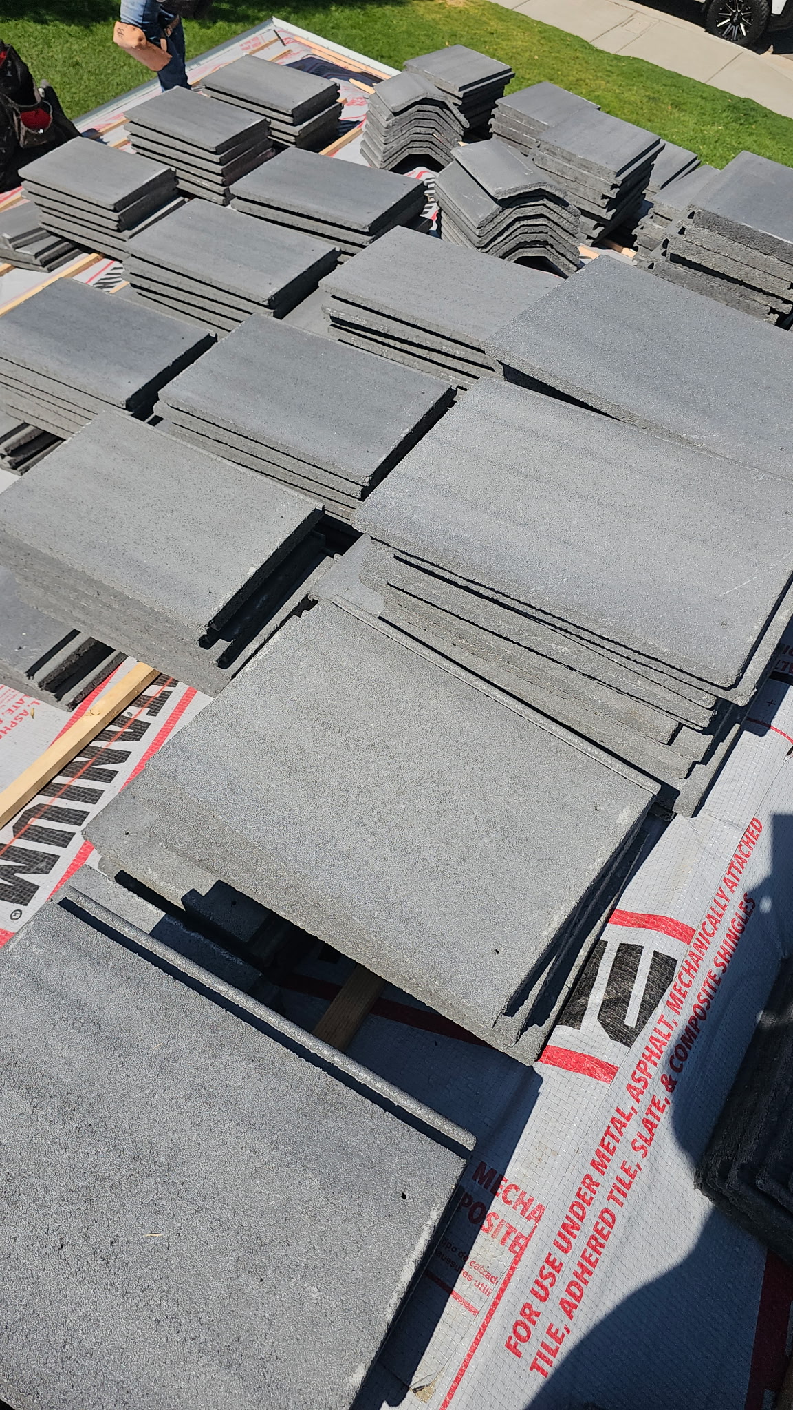 Roofing contractor in San Antonio Heights
