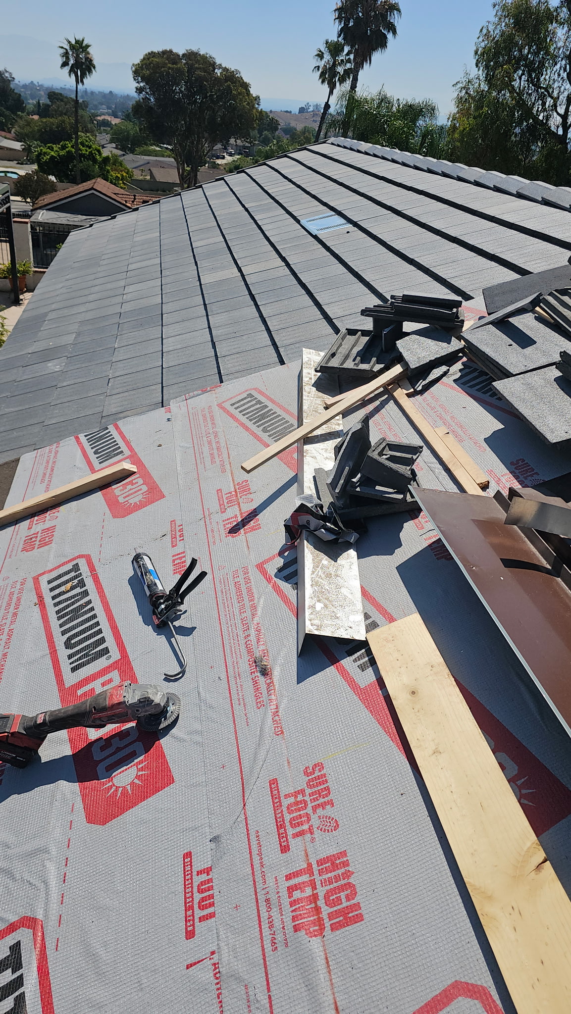 Roofing contractor in Stanton
